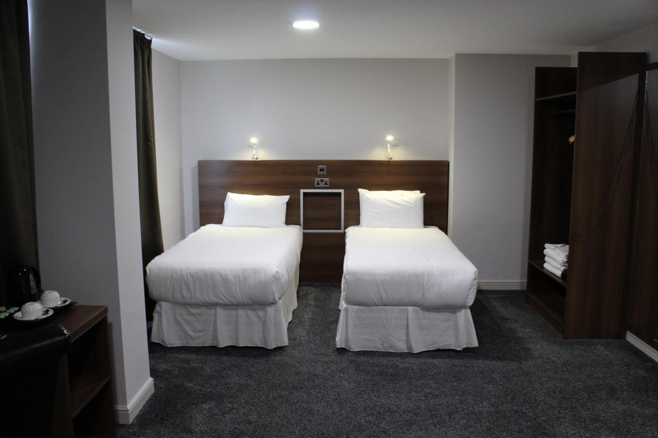 Ox Hotel Manchester Swinton  Buitenkant foto