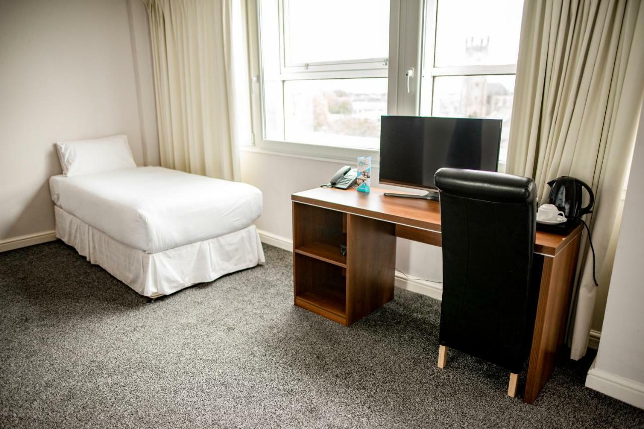 Ox Hotel Manchester Swinton  Buitenkant foto