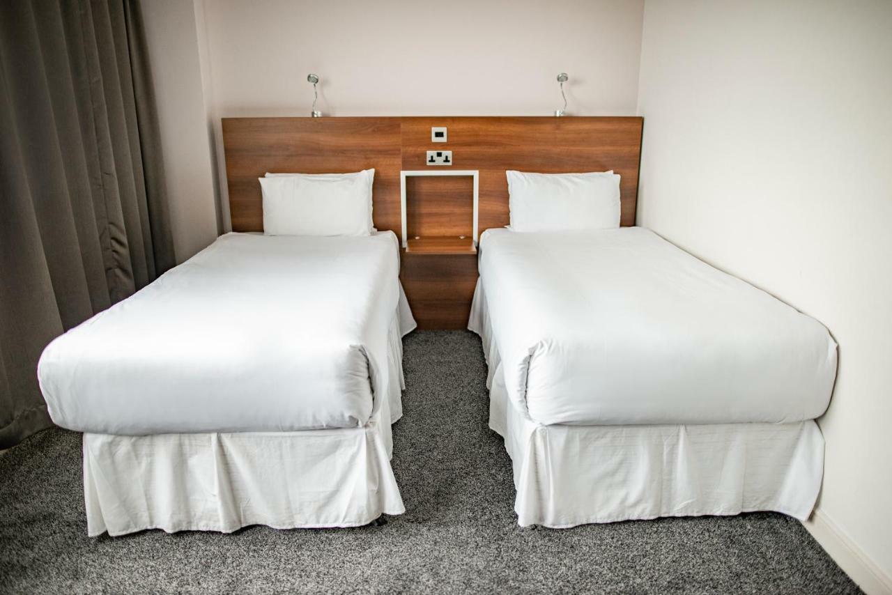 Ox Hotel Manchester Swinton  Buitenkant foto