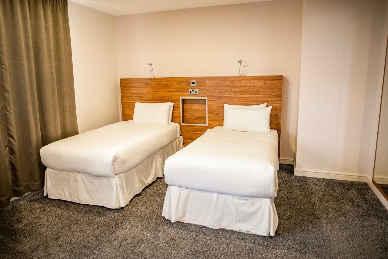 Ox Hotel Manchester Swinton  Buitenkant foto